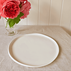 Amitié side plate set on table