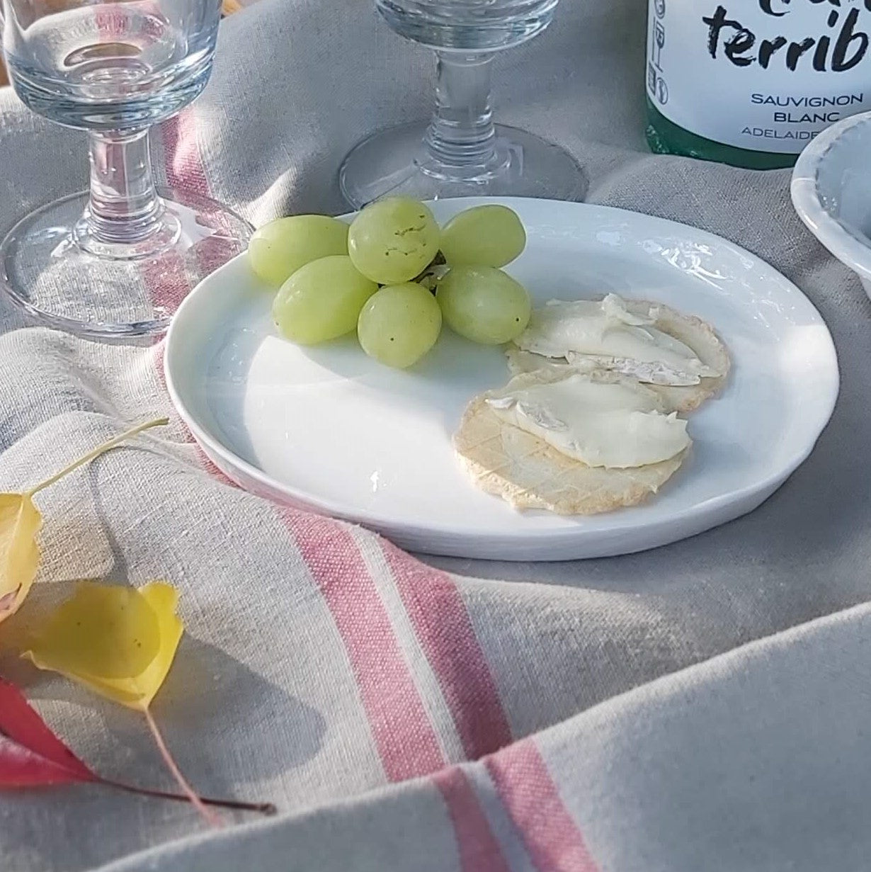 PLATES &amp; PLATTERS