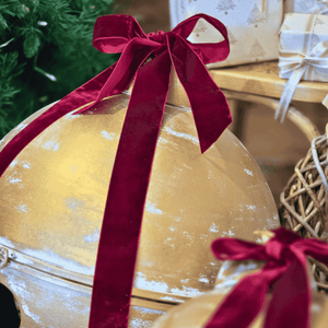 Oversized gold Christmas bell with red velvet ribbons – Malmaison Noël décor