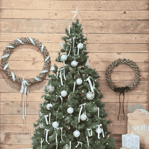 Kubo Large and Small Provence Wreath with decorated Christmas tree