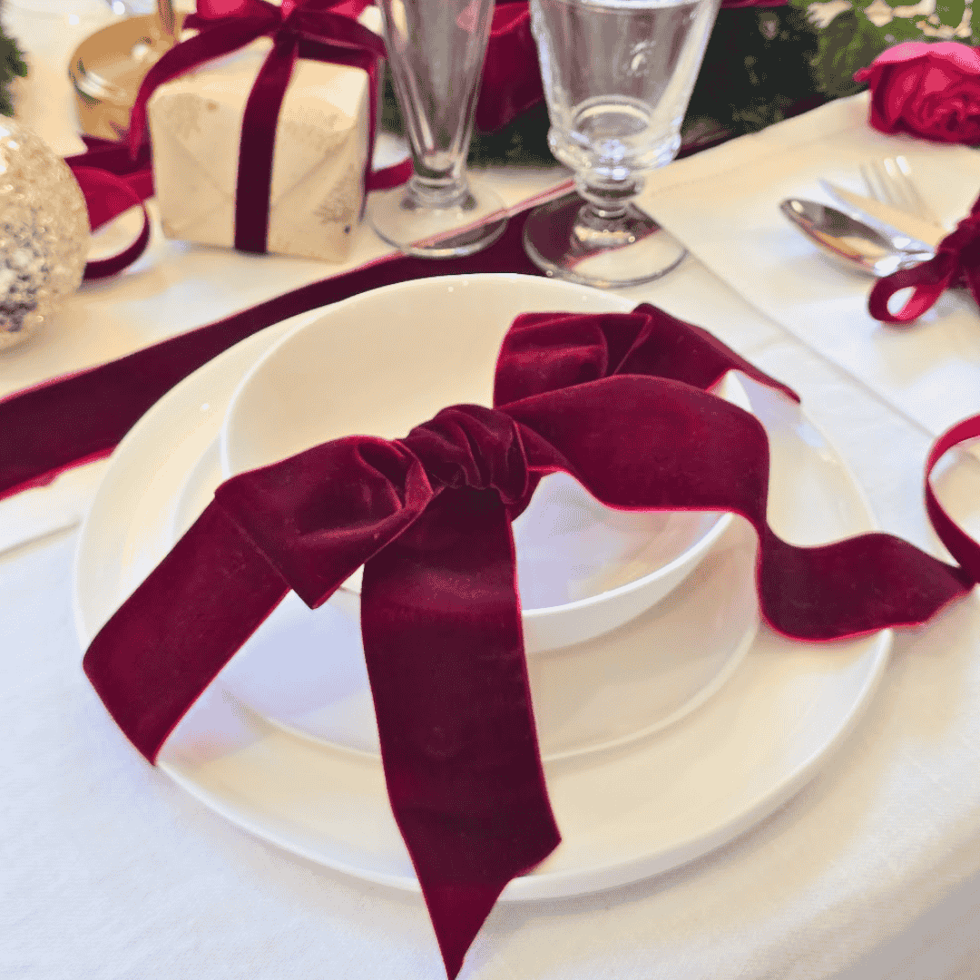 Amitie dinnerset wrapped in velvet bow
