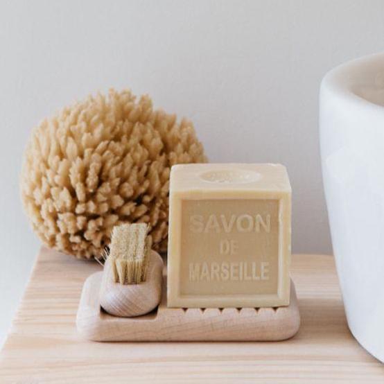 Andrée Jardin et Fer à Cheval - Deluxe Beechwood Bathroom Set