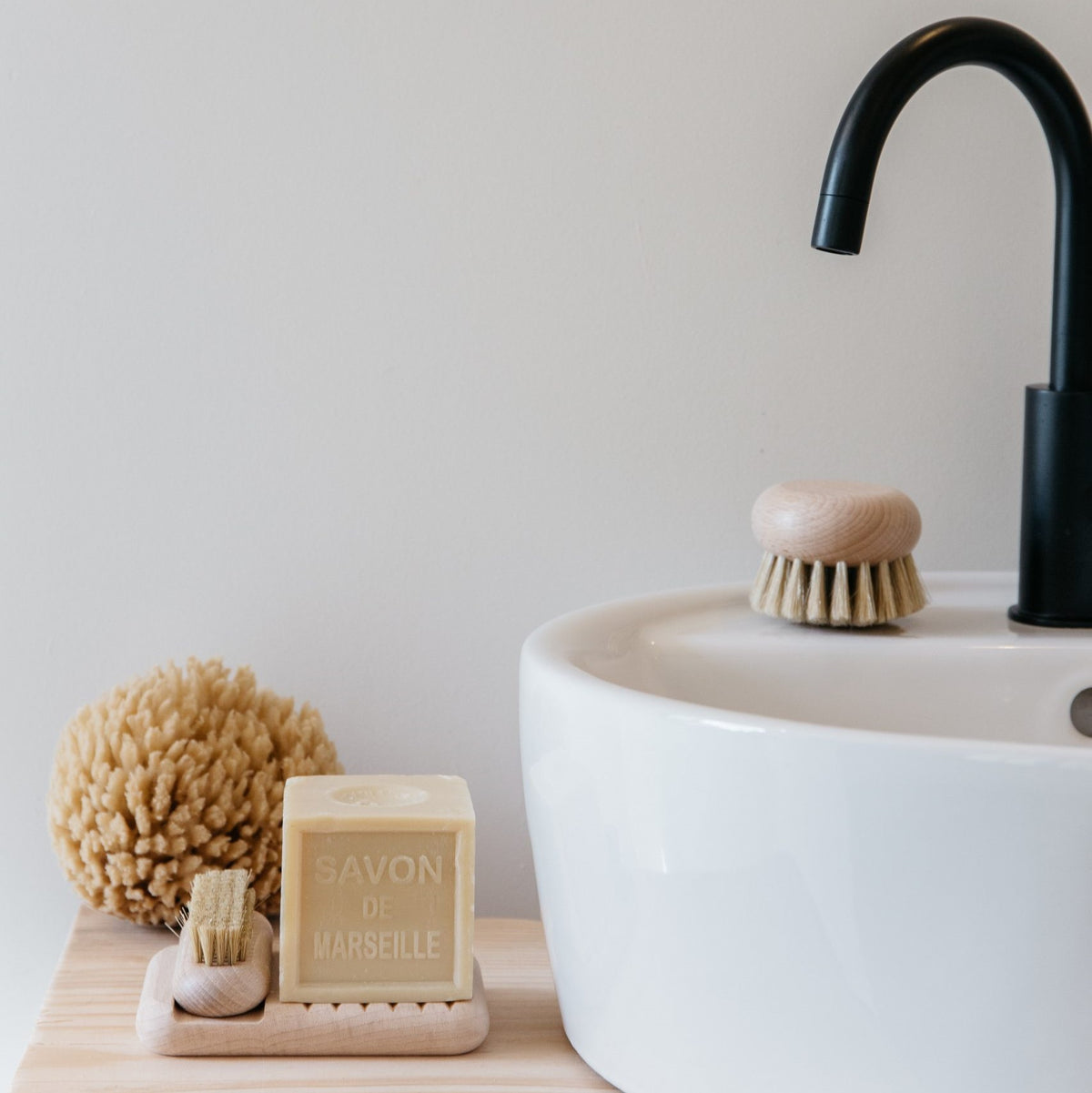 Andrée Jardin et Fer à Cheval - Deluxe Bathroom (Beechwood & Soap) Pack