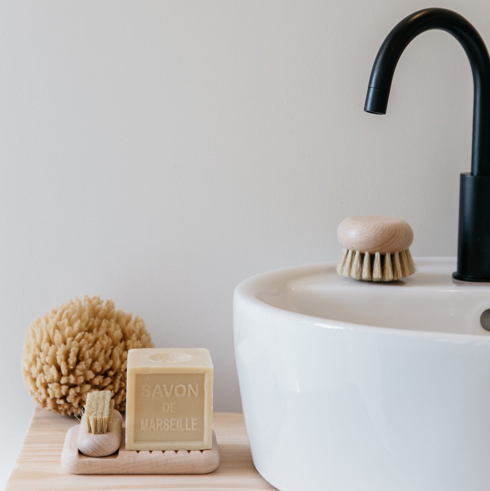 Andrée Jardin et Fer à Cheval - Deluxe Bathroom (Beechwood & Soap) Pack