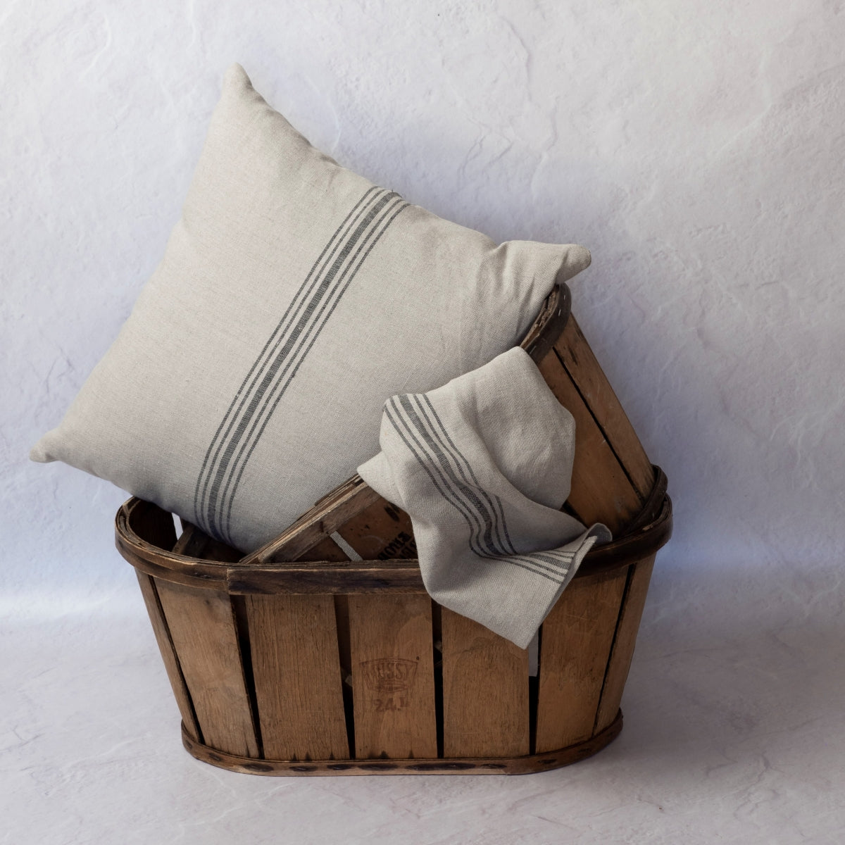 Henriette French Linen Cushion – Black / Noir