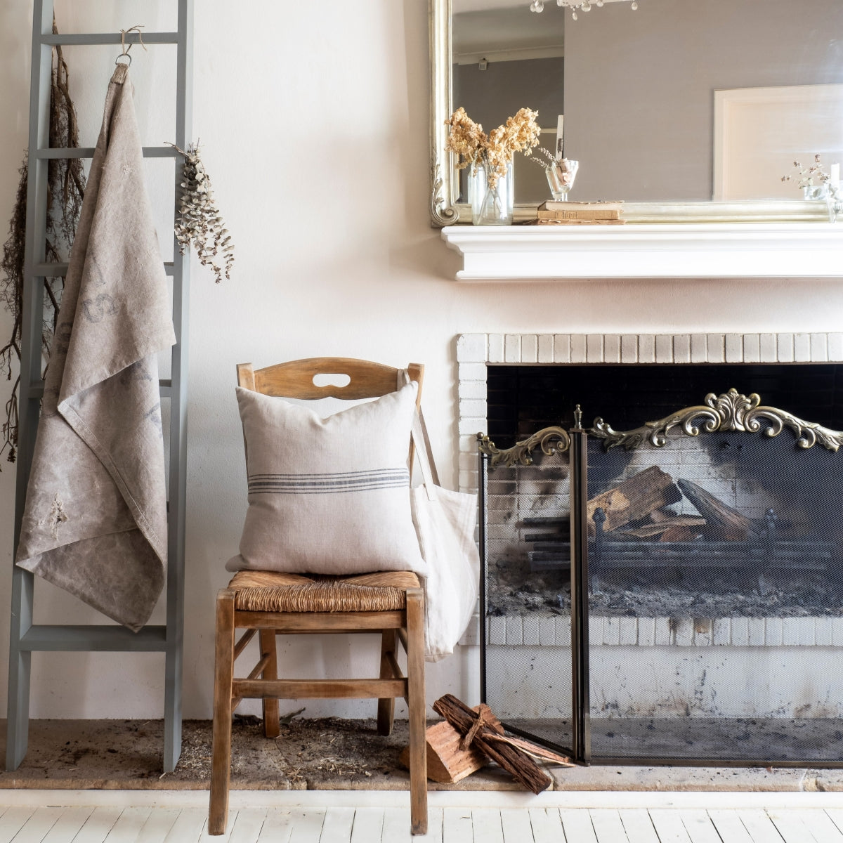 Henriette French Linen Cushion – Black / Noir